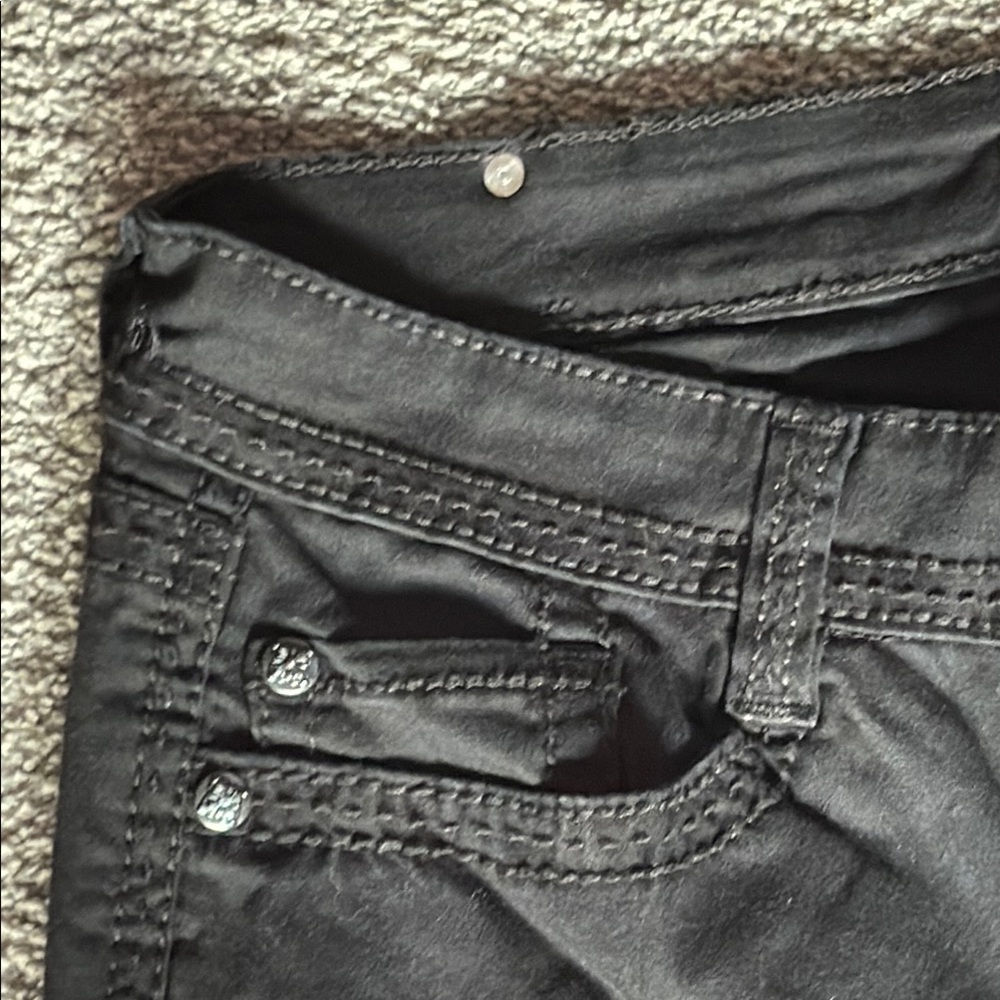 Union Bay Supplies Mila Modern Crop Black Pants. Size 10. - Picture 5 of 12